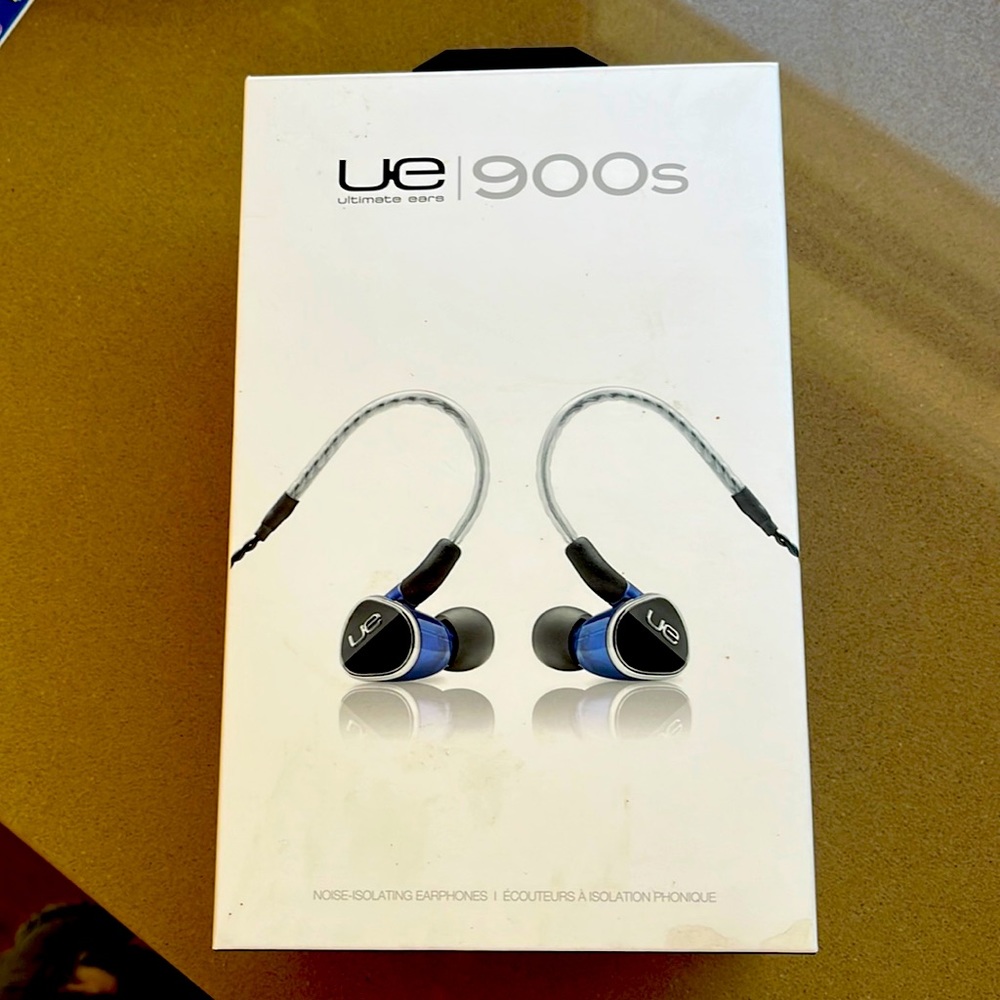 UE ultimate Ears 900S Box never opened.